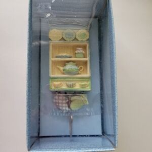 Vintage Russ Cozy Kitchen Collection Decorative Hanger Hook Wall Teaset Cabinet